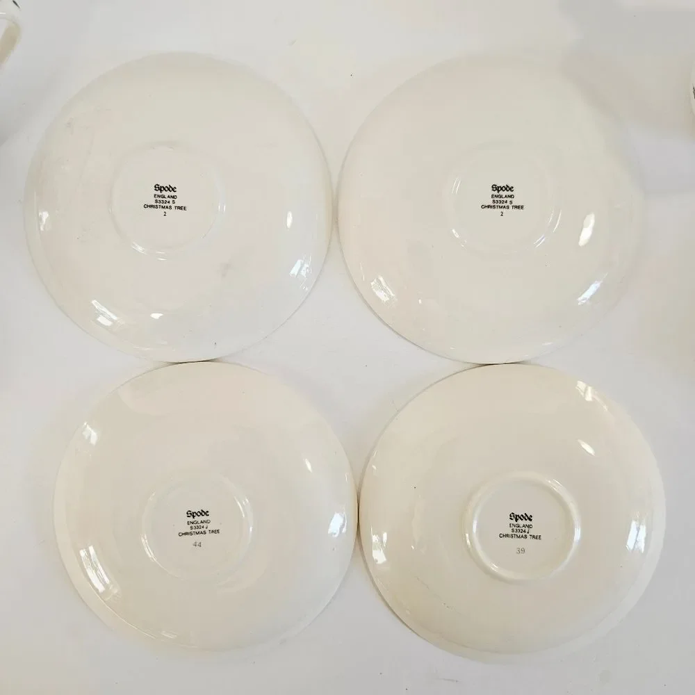 Vintage Spode England Christmas Tree Holly Eight Piece Tea Cup Saucer Set S-3324